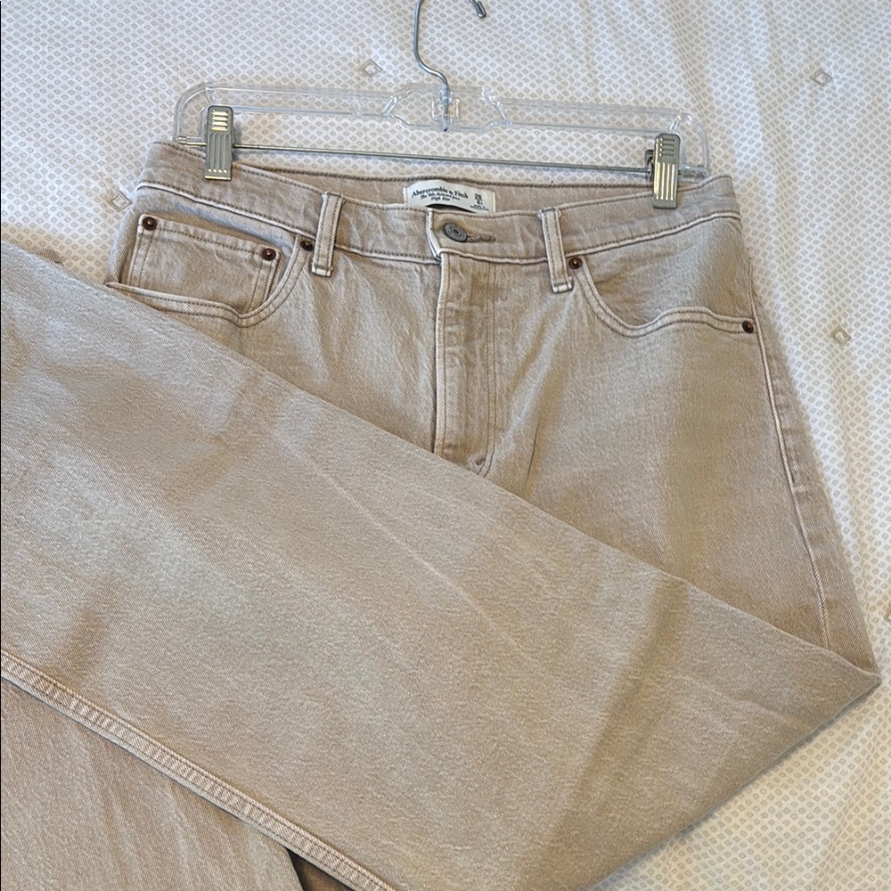 Abercrombie & Fitch Tan The ‘90s Relaxed High Rise Jeans (Extra Short)